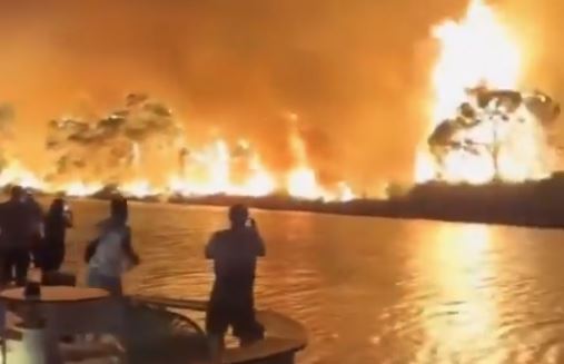 Τουρκία: Κόλαση φωτιάς στην Αττάλεια – Εκκενώθηκαν ξενοδοχεία [βίντεο]