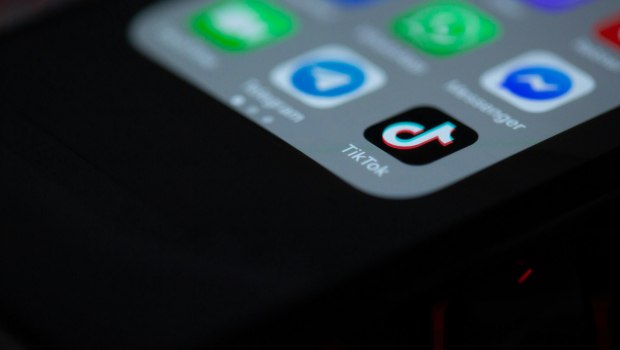 TikTok: Ο Τραμπ φέρνει Μέρντοχ, Έλισον και Ντελ στο αμερικανικό deal