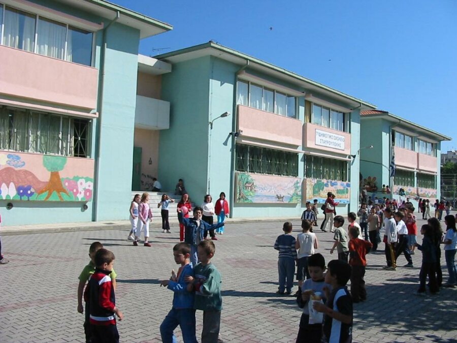 10.000 κενά, νηπιαγωγεία που ακόμα δεν λειτουργούν, ερωτήματα για το νέο καθεστώς της ειδικής αγωγής