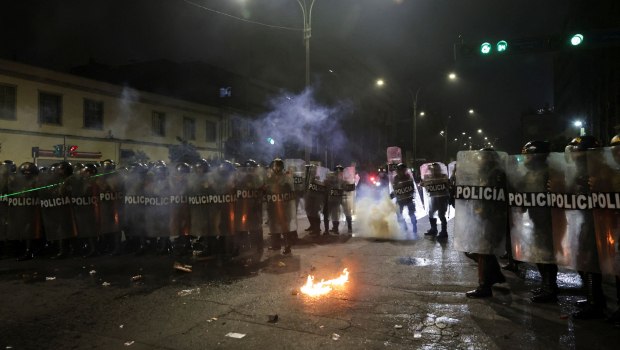 Περού: Τουλάχιστον 18 τραυματίες σε συγκρούσεις μεταξύ αστυνομικών και διαδηλωτών στη Λίμα