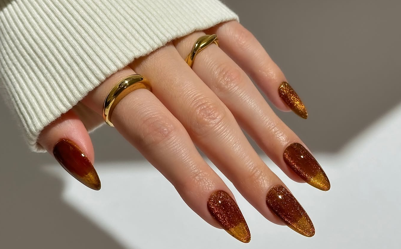 Cinnamon Glazed Nails: Η πιο cozy επιλογή για το μανικιούρ της εποχής