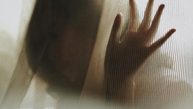 ΗΠΑ: Το μυστήριο των διδύμων αντρών που παρέλυσε τη Δικαιοσύνη - Πώς ένας βιασμός λύθηκε μετά από 38 χρόνια