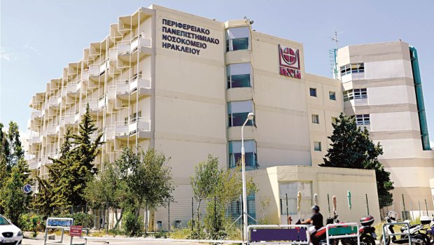 Κρήτη: Αγοράκι 3 ετών παρασύρθηκε από το αυτοκίνητο του πατέρα του - Νοσηλεύεται στη ΜΕΘ