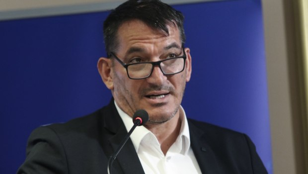 Έβγαλε «στο σφυρί» Ολυμπιακή δάδα ο Πύρρος Δήμας - Έντονη αντίδραση της Ολυμπιακής Επιτροπής