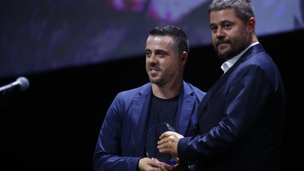 Βραβεία ΠΣΑΠΠ: Ο Βιεϊρίνια τιμήθηκε από τον Γκαγκάτση για την προσφορά του στο ποδόσφαιρο (vids)