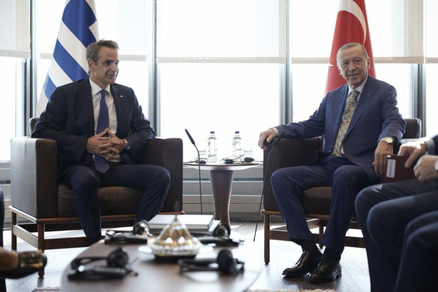 Σφοδρή επίθεση της Αντιπολίτευσης κατά Μητσοτάκη για την αναβολή της συνάντησης με Ερντογάν