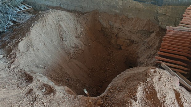 Βοιωτία: Εισαγγελέας στο σπίτι της 62χρονης - Ερωτήματα για το πότε σκάφτηκε ο λάκκος