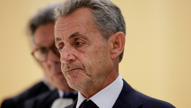 «Θα κοιμηθώ στη φυλακή, αλλά με το κεφάλι ψηλά»: Οι δηλώσεις του Σαρκοζί μετά την καταδίκη του