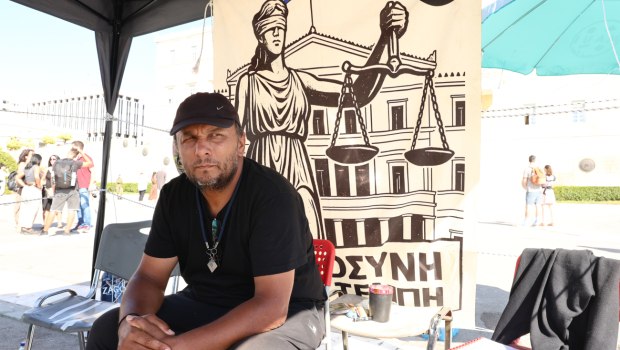 Δικηγόροι: Να εξεταστεί το αίτημα της εκταφής της σορού του γιου του Πάνου Ρούτσι