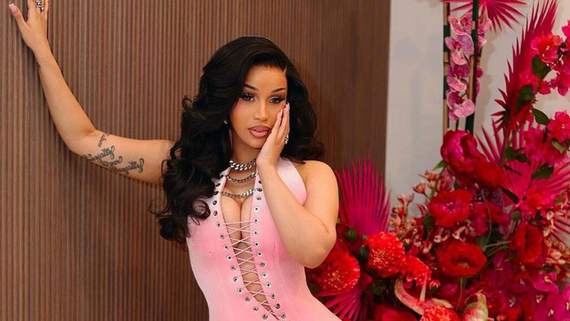 Cardi B για πλαστικές επεμβάσεις: «Δεν ήμουν ποτέ ανασφαλής - Απλώς μου αρέσει ένα συγκεκριμένο σώμα»