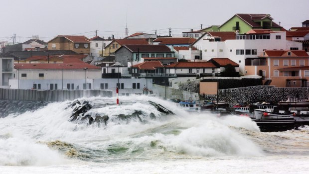 Σε κατάσταση έκτακτης ανάγκης οι Αζόρες καθώς πλησιάζει απειλητικά ο κυκλώνας Γκαμπριέλ