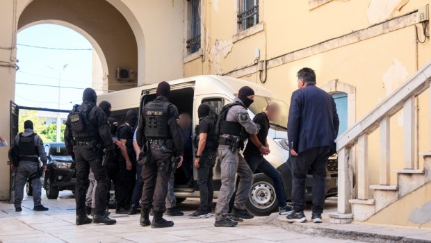 Στο μικροσκόπιο και γνωστός δικηγόρος για τη μαφία της Κρήτης - Έκαναν έφοδο στο γραφείο του