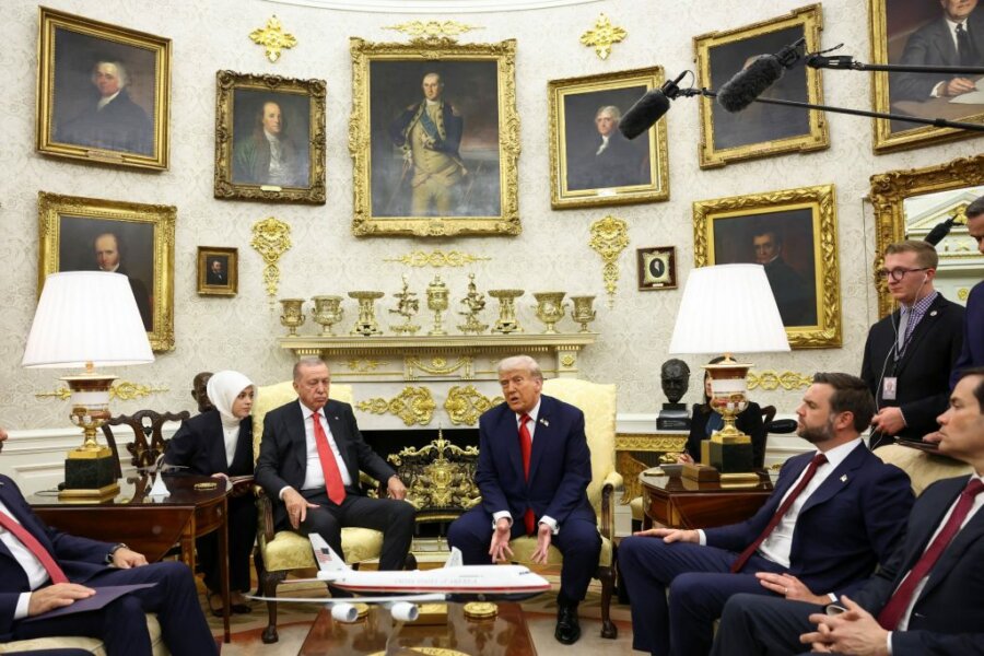 Bloomberg: Τι σηματοδοτεί η συνάντηση Τραμπ με Ερντογάν – Τι διαπραγματεύονται οι δύο ηγέτες