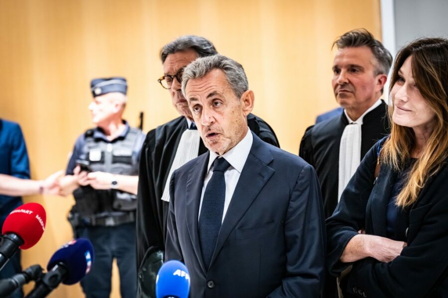 Ο Σαρκοζί δεν θα ζητήσει απονομή χάριτος και λέει πως θέλει να αναγνωριστεί η «εντιμότητά» του