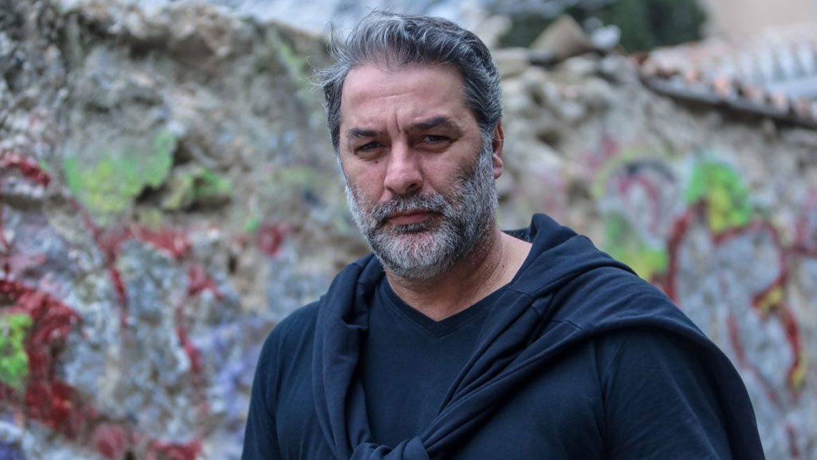 Βασίλης Μπισμπίκης: «Σε μια στροφή βρήκα δυο οχήματα κοντά στο σπίτι μου, αυτό είναι όλο»
