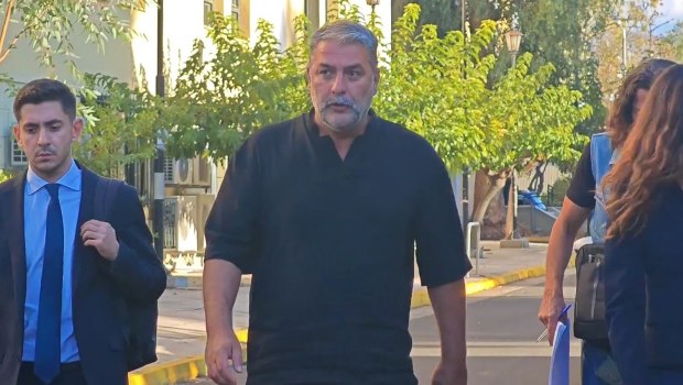 Ελεύθερος ο Βασίλης Μπισμπίκης: Πήρε αναβολή για τις 8 Οκτωβρίου - «Δεν εγκατέλειψα, δεν κρύφτηκα»