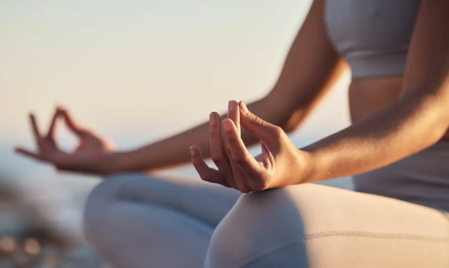 Yoga: Πώς να την κάνεις σύμμαχό σου για να διώξεις το στρες
