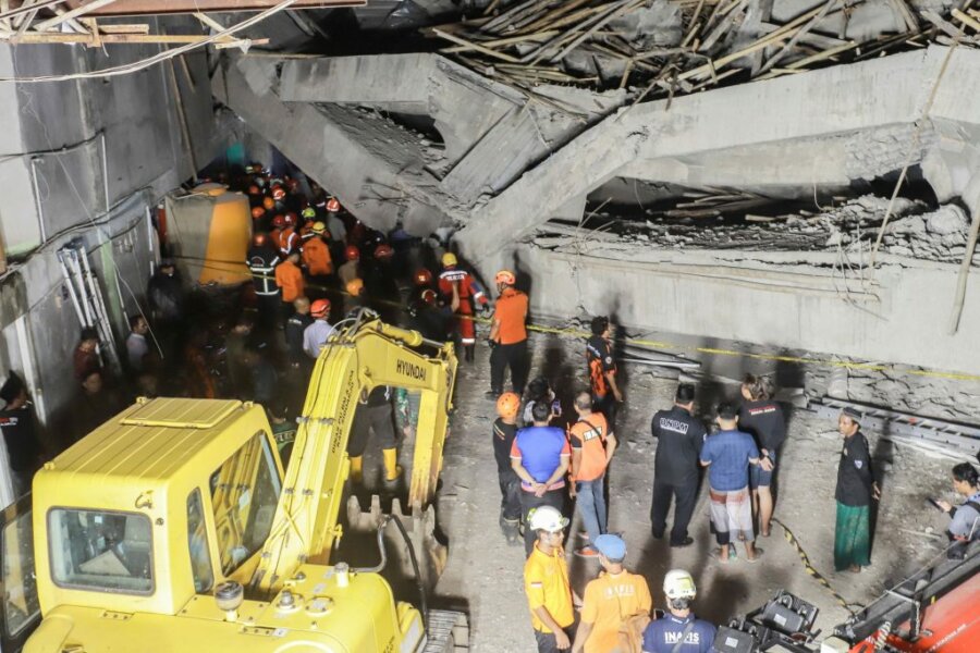 Ινδονησία: Κατάρρευση ισλαμικού οικοτροφείου με 3 νεκρούς και 38 αγνοούμενους στα συντρίμμια