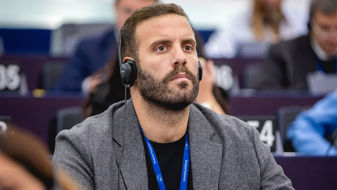 Νίκος Παππάς: Δέχτηκε λεκτική επίθεση από άντρα στο Κολωνάκι - «Μου είπε “έλα προς τα εκεί στη γωνία να κάνουμε...”»