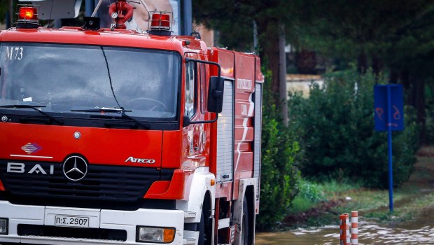 Κέρκυρα: Απεγκλωβίστηκε οικογένεια Βρετανών τουριστών - Κόλλησαν στη λάσπη εν μέσω κακοκαιρίας