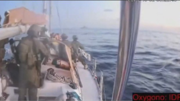 Global Sumud Flotilla: Η στιγμή της επίθεσης στο «ΟΞΥΓΟΝΟ» - «Οι επιβαίνοντες μεταφέρονται σε άγνωστο μέρος»