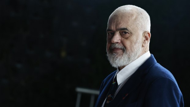 Ο Έντι Ράμα τρολάρει τον Ντόναλντ Τραμπ για τις ελλιπείς γεωγραφικές του γνώσεις