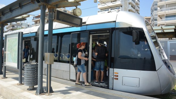 Τραμ: Πλημμύρισαν οι ράγες και έβγαλαν εκτός λειτουργίας τέσσερις στάσεις