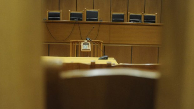Γυναίκα δικηγόρος ξυλοκοπήθηκε μέσα σε δικαστήριο - Τι λέει το θύμα