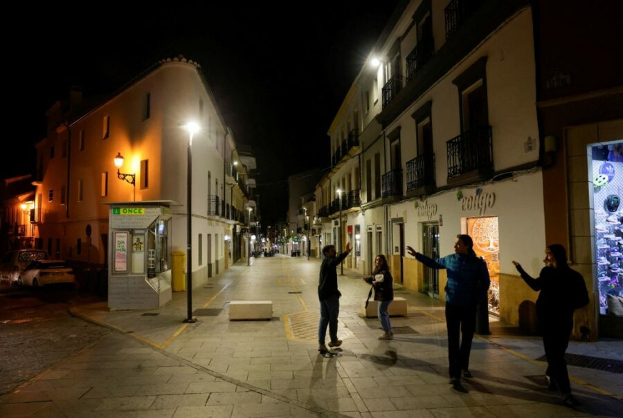 Blackout σε Ισπανία και Πορτογαλία λόγω «υπερβολικής τάσης» – Τα αίτια του πρωτόγνωρου φαινομένου