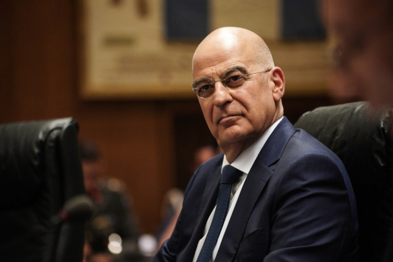 Φωτογραφία στην οποία απεικονίζεται ο Νίκος Δένδιας