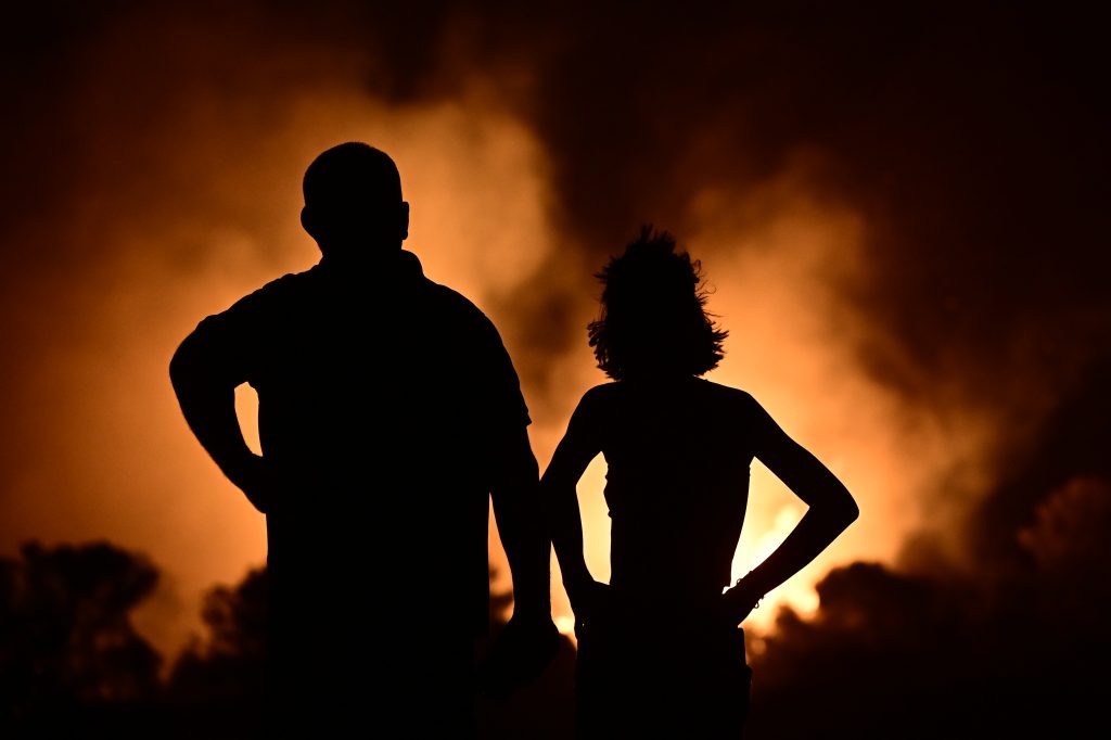 Σιλουέτα σε πυρκαγιά