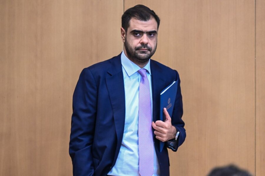 Πρώτη επίσημη αντίδραση της κυβέρνησης για την παραίτηση Τσίπρα: «Κοινοβουλευτικά αδιάφορη εξέλιξη»