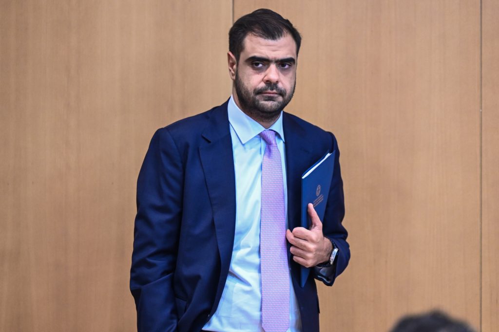 Πρώτη επίσημη αντίδραση της κυβέρνησης για την παραίτηση Τσίπρα: «Κοινοβουλευτικά αδιάφορη εξέλιξη»