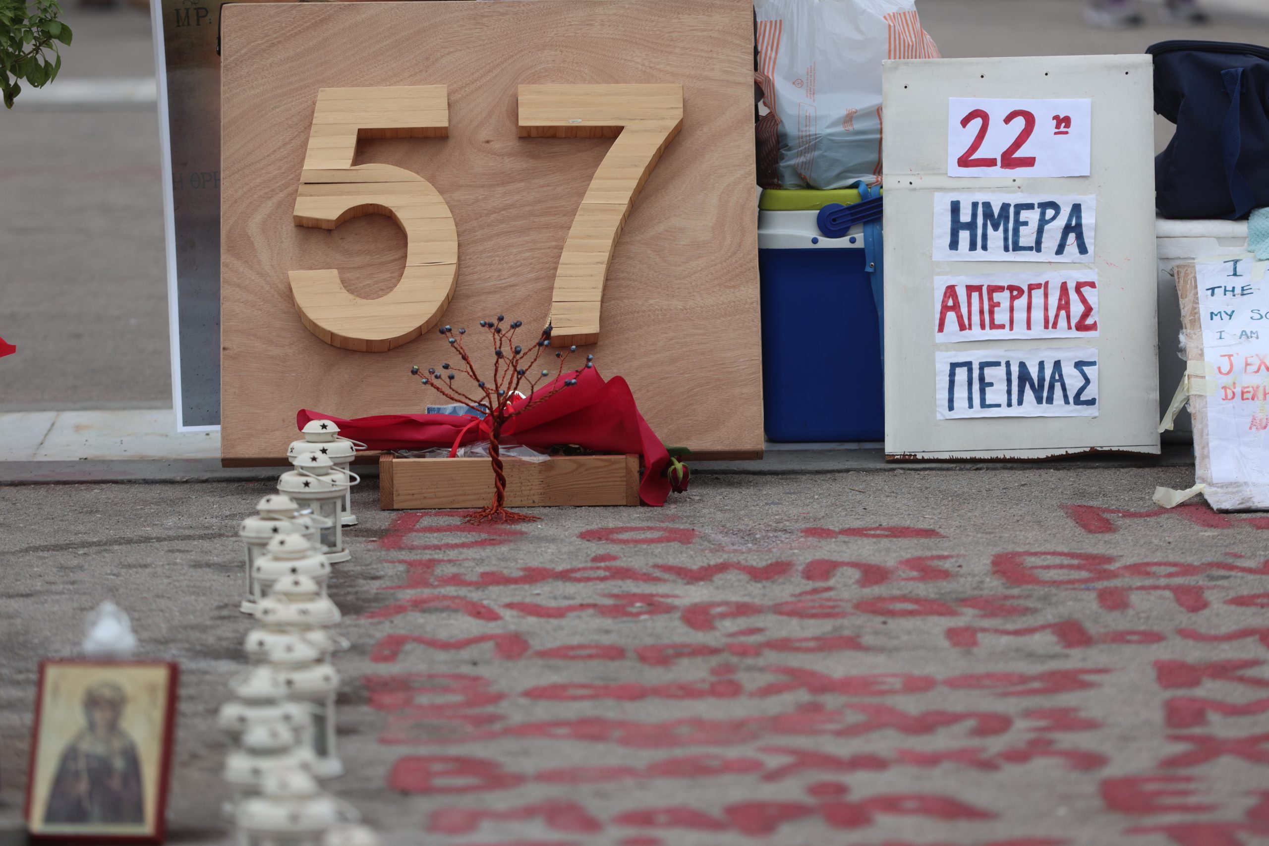 [380925] 22η ΗΜΕΡΑ ΑΠΕΡΓΙΑΣ ΠΕΙΝΑΣ ΤΟΥ ΠΑΤΕΡΑ ΤΟΥ ΘΥΜΑΤΟΣ ΤΩΝ ΤΕΜΠΩΝ ΝΤΕΝΙΣ ΡΟΥΤΣΙ ΣΤΟ ΣΥΝΤΑΓΜΑ (ΓΙΑΝΝΗΣ ΠΑΝΑΓΟΠΟΥΛΟΣ/EUROKINISSI)