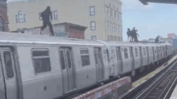 Φονικό challenge: Δύο νεαρά κορίτσια νεκρά μετά από subway surfing