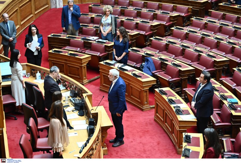 Βουλή: Ορκίστηκε βουλευτής ο Θοδωρής Δρίτσας – Πήρε τη θέση του Τσίπρα
