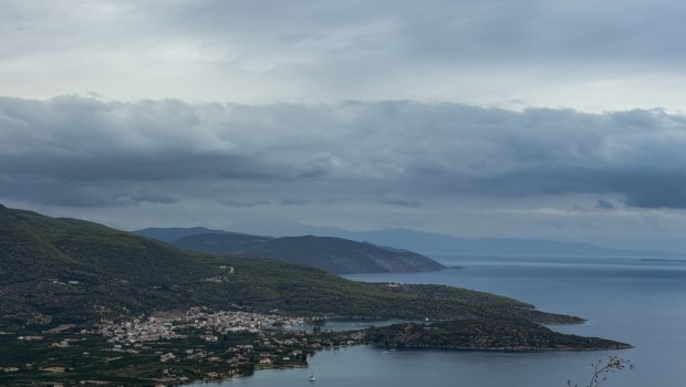 Καιρός: Νεφώσεις με τοπικές βροχές - Έως 23 βαθμούς η θερμοκρασία