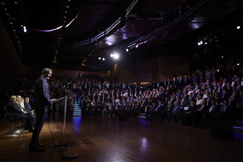 Μητσοτάκης – Σαμαράς: Οι 2+2 λέξεις με νόημα και η επόμενη μέρα του μπρα ντε φερ στη Ρηγίλλης