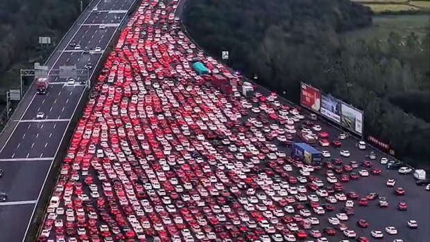 Εξωπραγματικό μποτιλιάρισμα στην Κίνα: Χιλιάδες αυτοκίνητα κολλημένα στην κίνηση για... πάνω από 24 ώρες