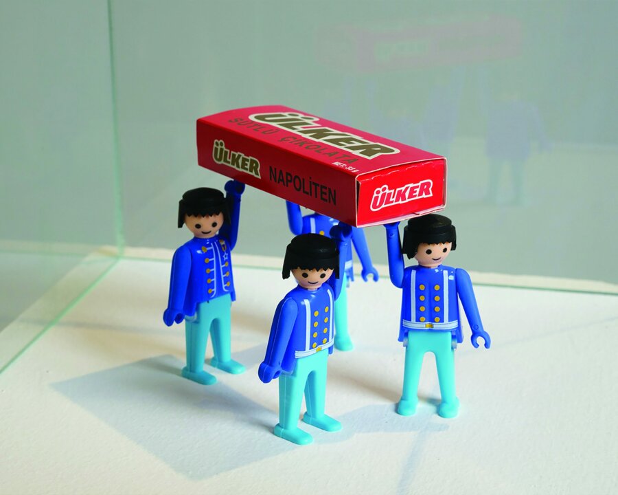 shelter-artists-run-space-mert-yavasca-toy-s-funeral