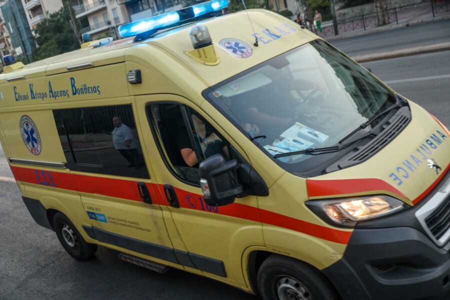 ΑΣΘΕΝΟΦΟΡΟ ΕΚΑΒ (ΓΙΑΝΝΗΣ ΠΑΝΑΓΟΠΟΥΛΟΣ/ EUROKINISSI)