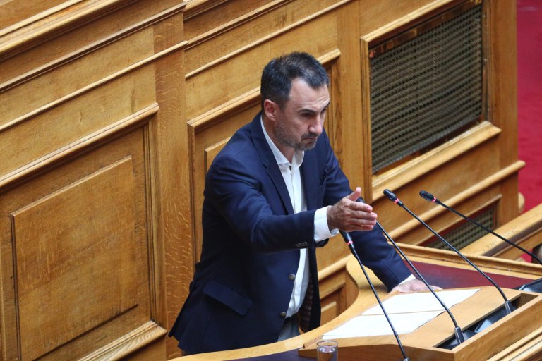 Χαρίτσης: Η κυβέρνηση είναι βουτηγμένη μέχρι τον λαιμό στα σκάνδαλα - Πυραμίδα διαφθοράς με κορυφή τον Μητσοτάκη