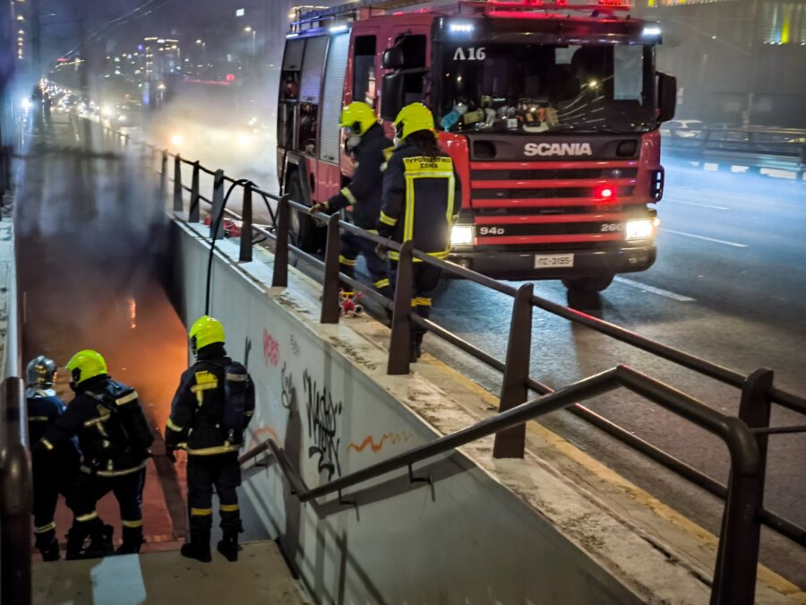 Φωτιά σε υπόγεια διάβαση στη Λεωφόρο Συγγρού – Δείτε φωτογραφίες
