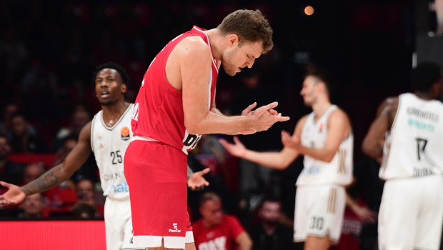 Ολυμπιακός – Ντουμπάι 86-67: Άνετο βράδυ με σούπερ Βεζένκοφ