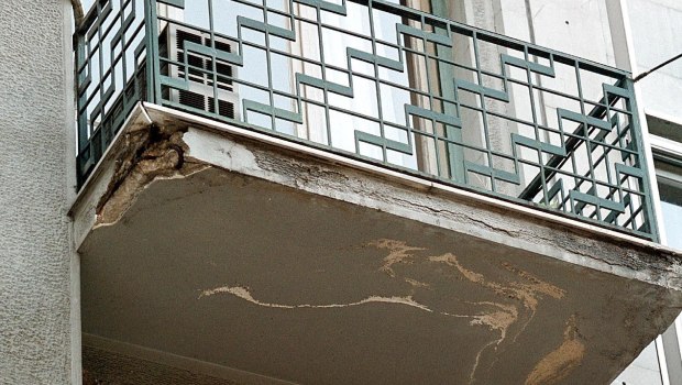 Κτίρια: Γιατί τα μπαλκόνια πέφτουν και χωρίς σεισμό