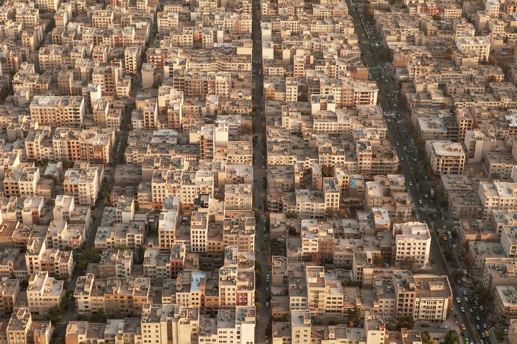 Οι Ιρανοί «ζυγίζουν» νέα πρωτεύουσα μακριά από την Τεχεράνη