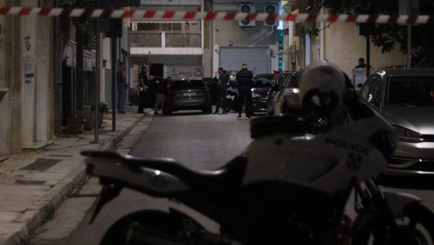 Έγκλημα στον Άγιο Παντελεήμονα: Το τρίτο άτομο που έφυγε πριν το φονικό αναζητούν οι Αρχές