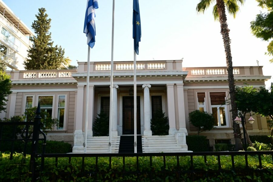 Μέγαρο Μαξίμου: Το δίπολο από τα παλιά γεννά φόβους και επιθυμίες