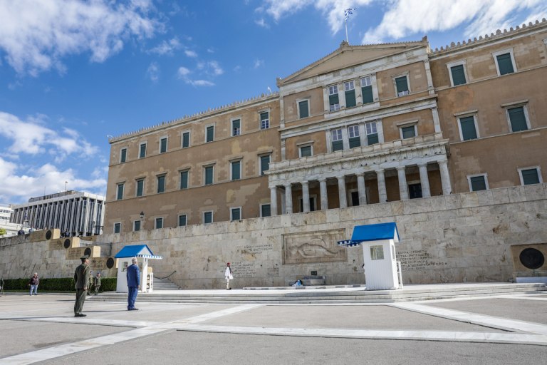 Τσουκαλάς για μνημείο Άγνωστου Στρατιώτη: Τα εθνικά μνημεία είναι ζωτικά σύμβολα των κοινωνιών