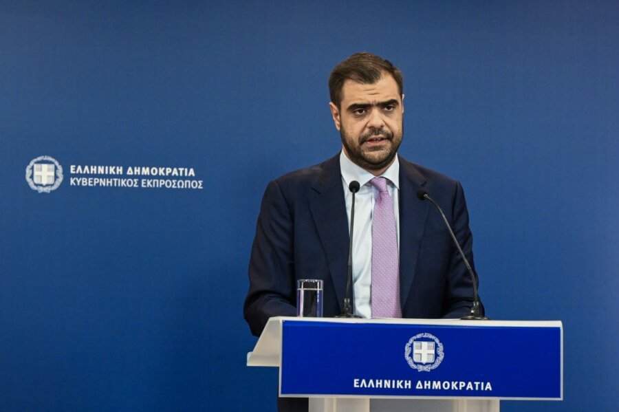 Παύλος Μαρινάκης: Το Μνημείο του Άγνωστου Στρατιώτη «δεν μπορεί να χρησιμοποιείται για ευτελή παιχνίδια από την αντιπολίτευση»